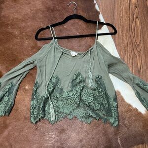 XS La Hearts off the shoulder crop tank